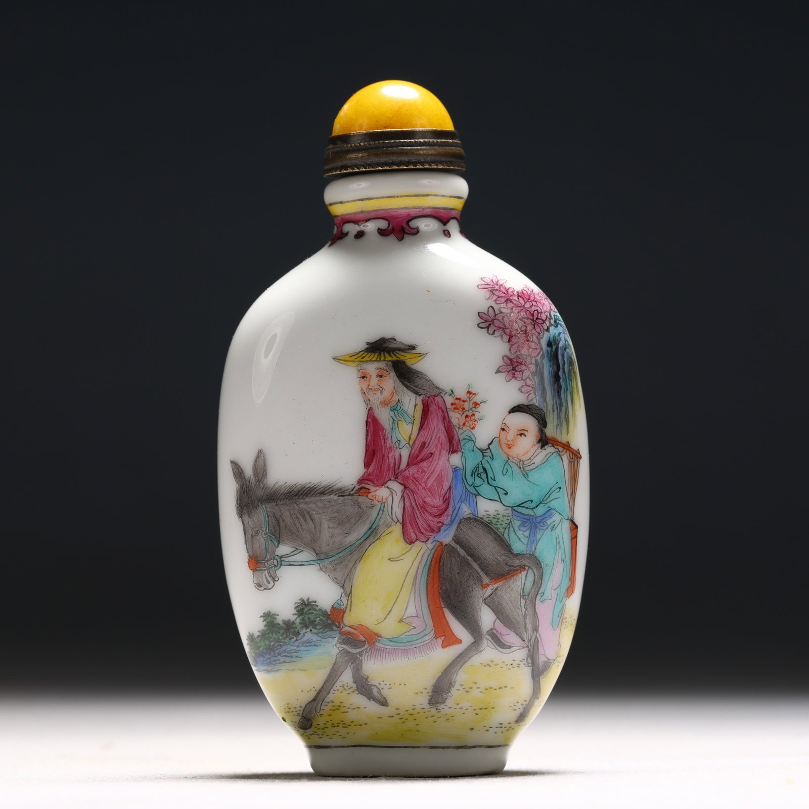 An Exquisite Enamel Figure Pattern Porcelain Snuff Bottle - 3