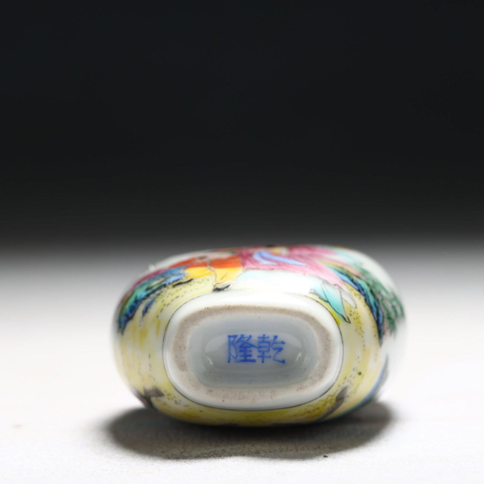 An Exquisite Enamel Figure Pattern Porcelain Snuff Bottle - 5