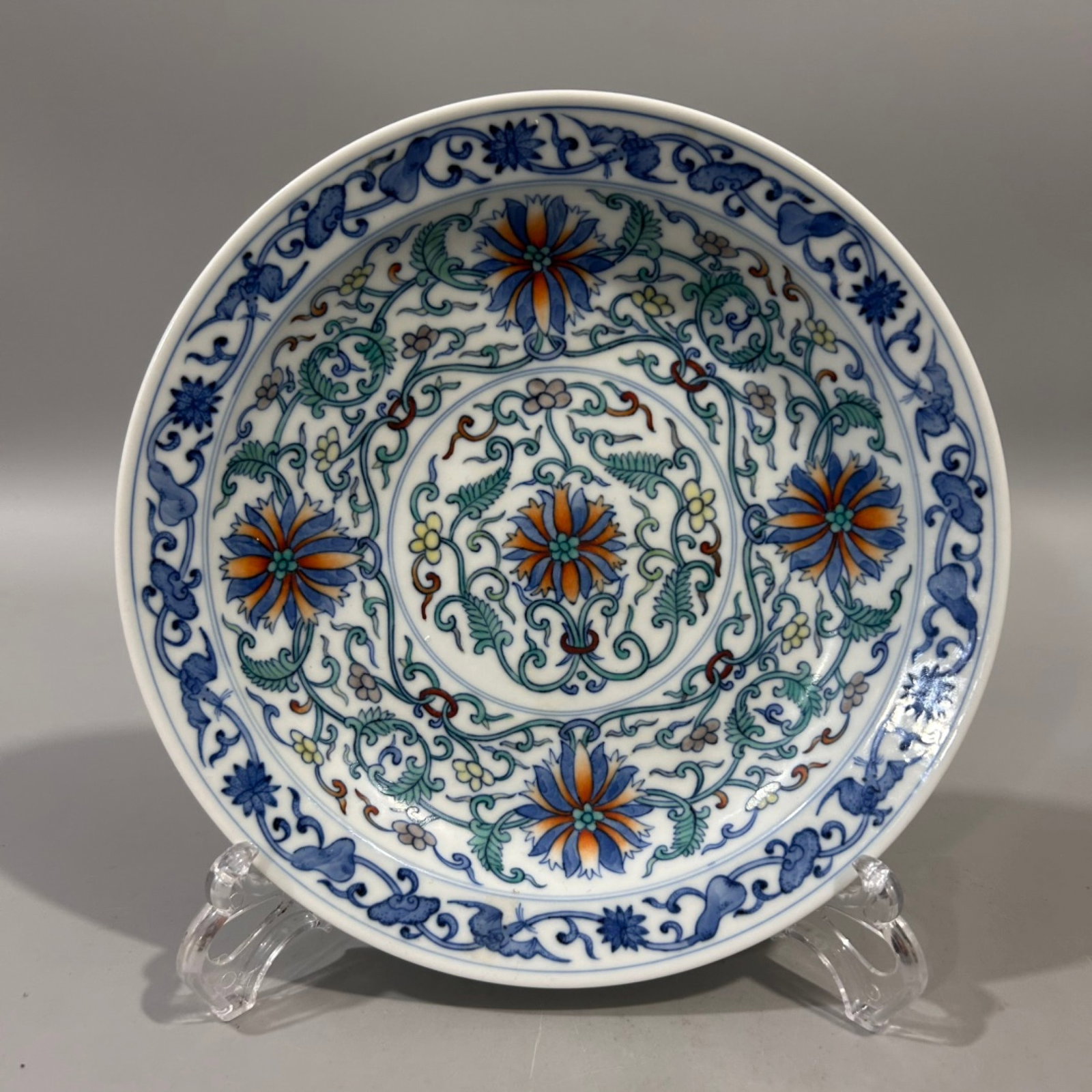 An Exquisite Doucai Lotus Pattern Plate: An Exquisite Doucai Lotus Pattern Plate,Qing Dynasty,China,Yongzheng Six-character Mark,Size:8.1inx1.4in 斗彩缠枝莲纹盘,中国清代,Ƃ