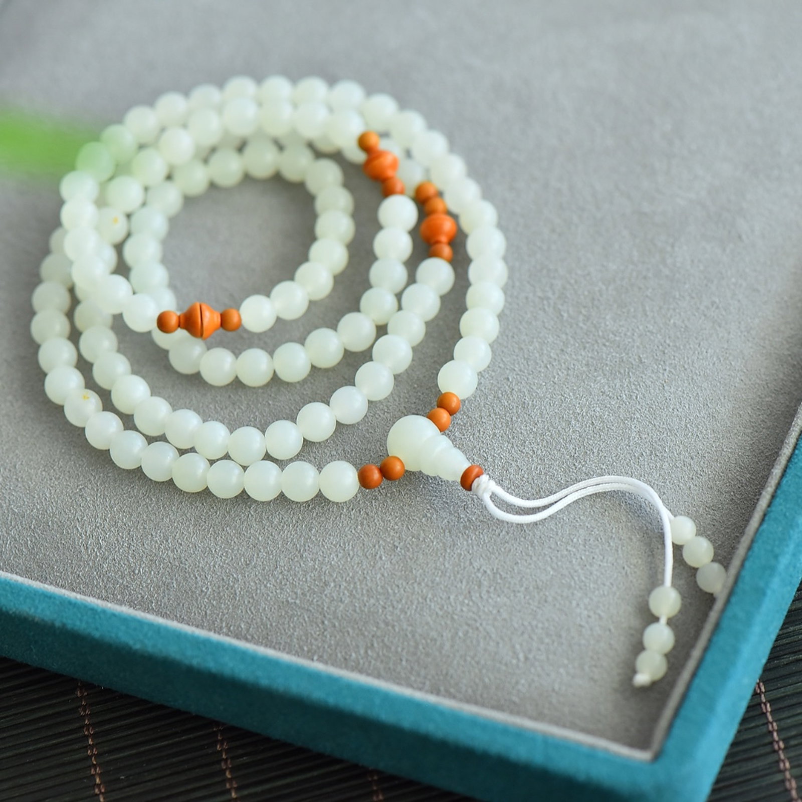 An Exquisite White Jade Olive Bracelets - 2