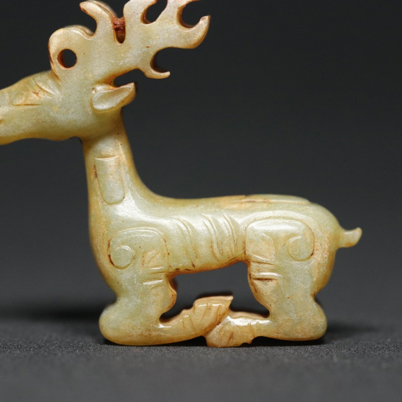 An Exquisite White Jade Deer Pendant - 7