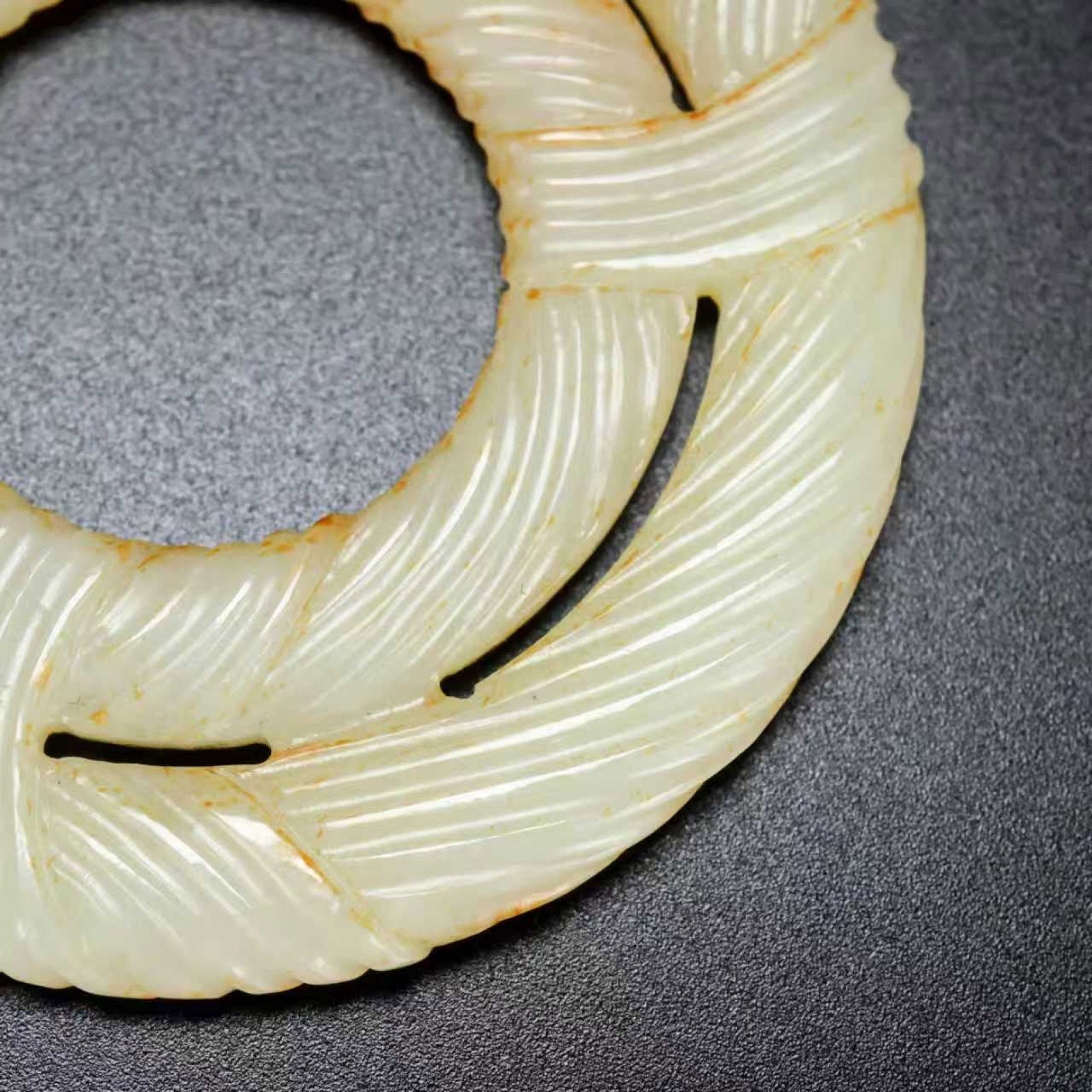 An Exquisite White Jade Pendant - 3