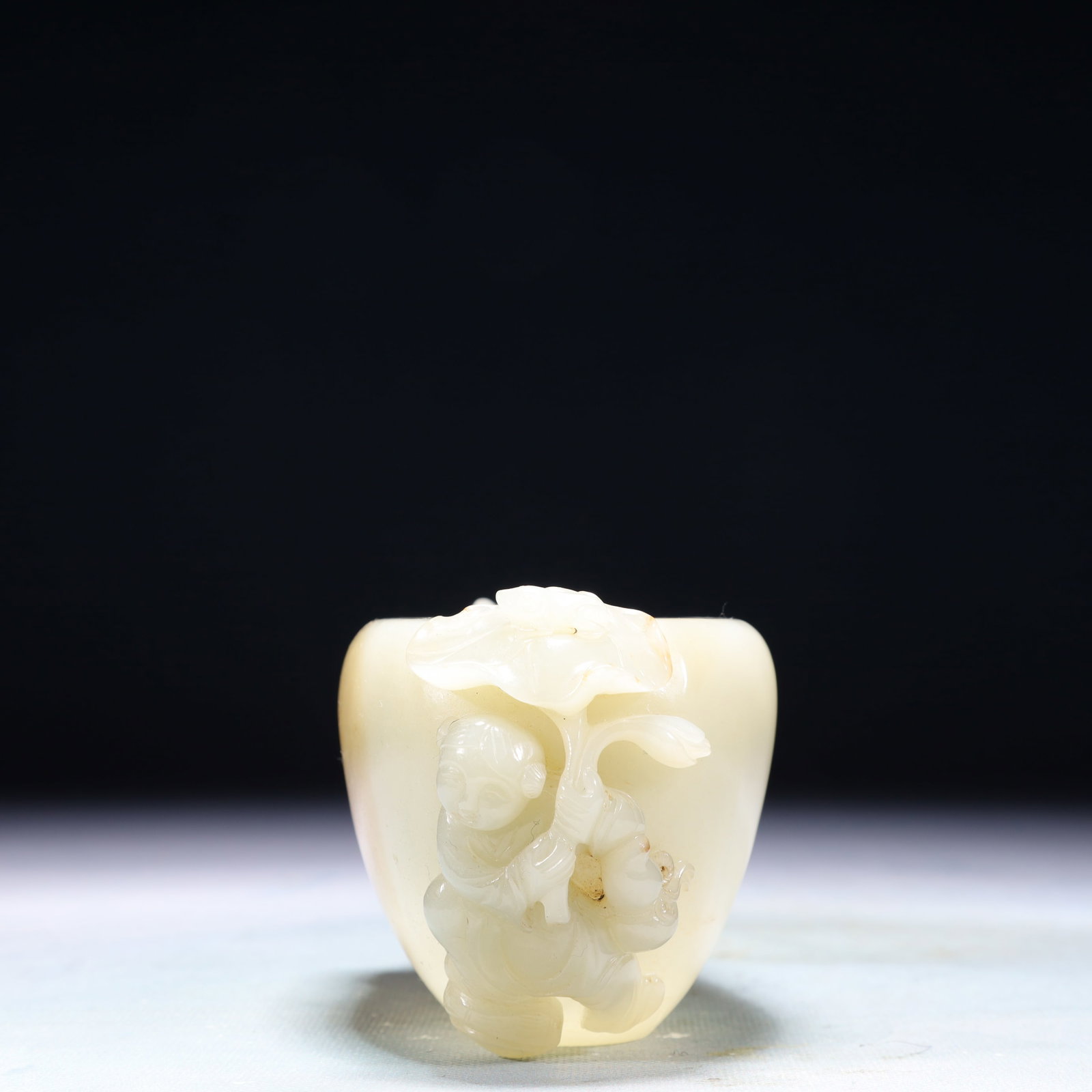 An Exquisite White Jade Figure Pattern Cup - 3