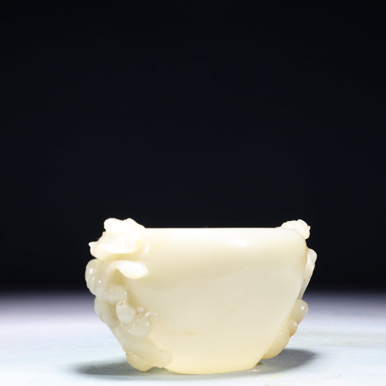 An Exquisite White Jade Figure Pattern Cup - 4