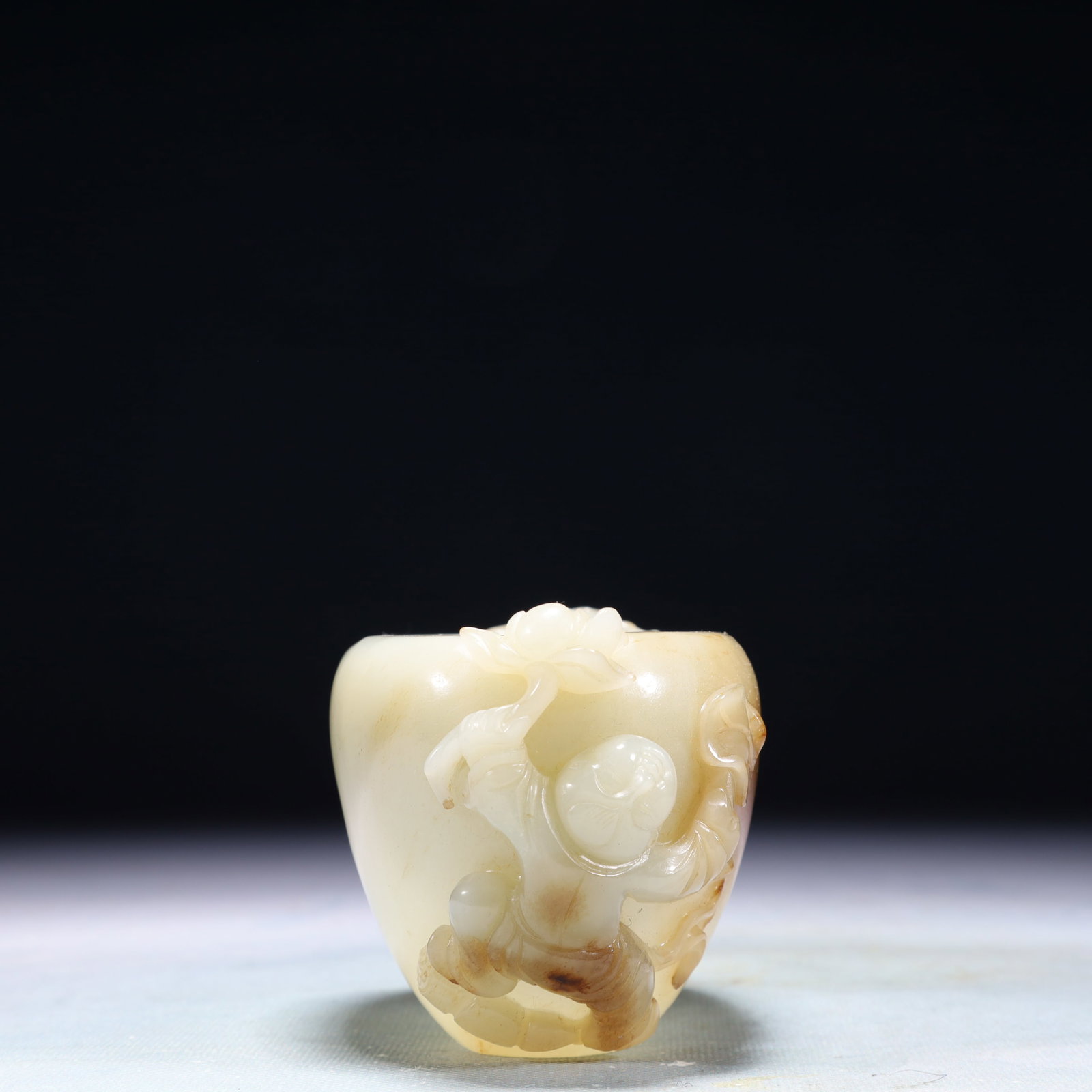 An Exquisite White Jade Figure Pattern Cup - 7