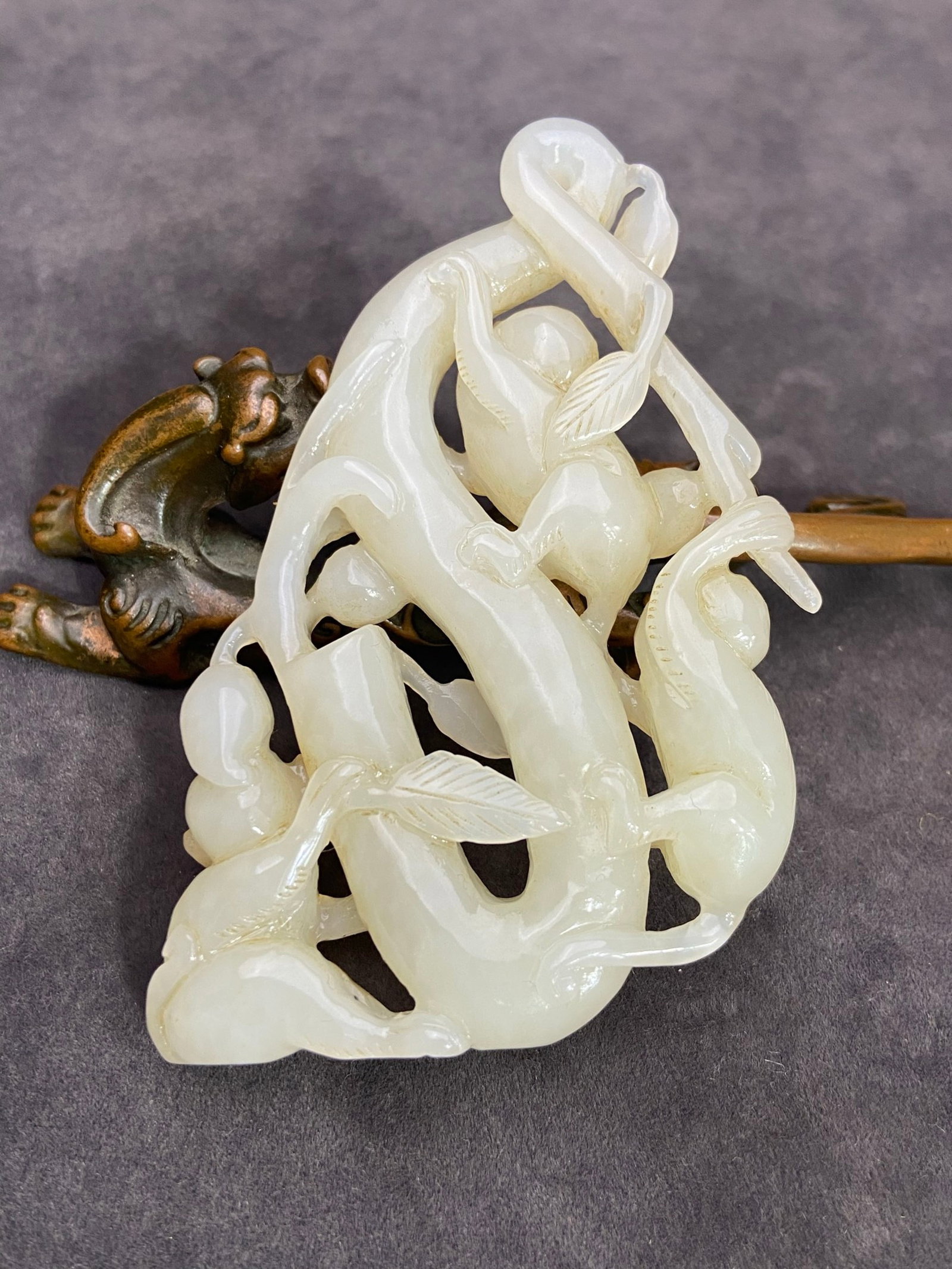 An Exquisite White Jade Monkey Ornament - 4