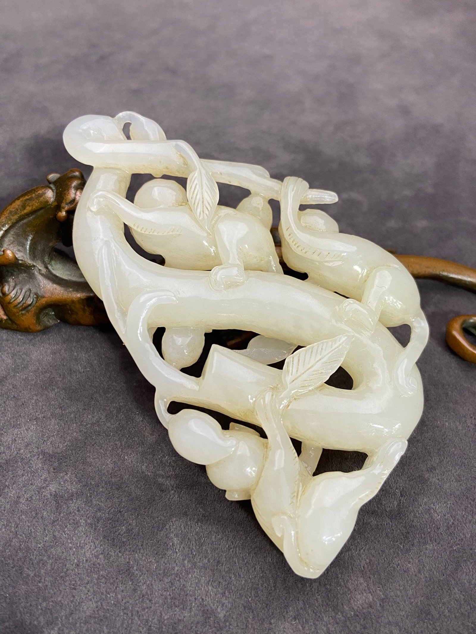 An Exquisite White Jade Monkey Ornament - 5