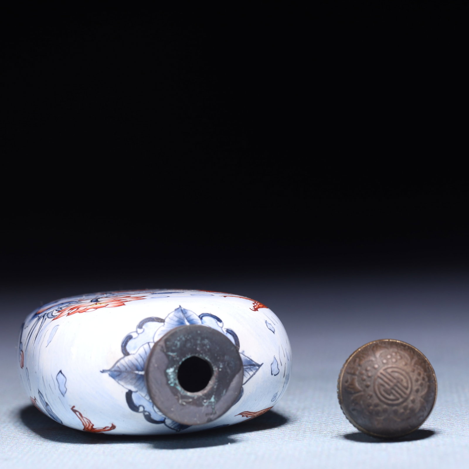 An Exquisite Painted Enamel Lotus Fish Pattern Snuff Bottle - 7