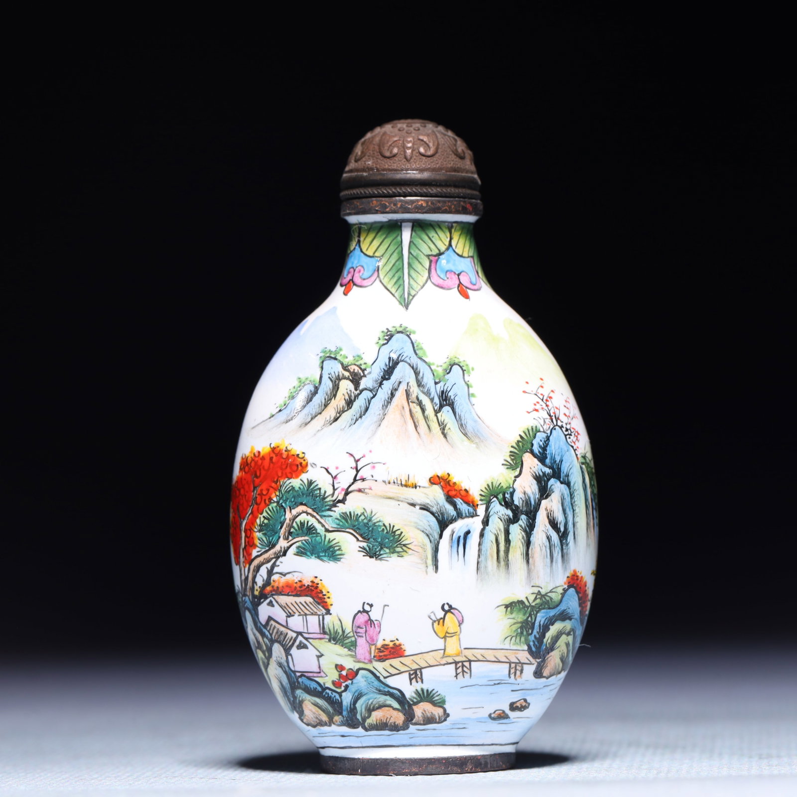 An Exquisite Painted Enamel Landscape and Figure Pattern Snuff Bottle: An Exquisite Painted Enamel Landscape and Figure Pattern Snuff Bottle,Qing Dynasty,China,Qianlong Four-character Mark,Size:1.6inx0.8inx2.8in,Weight:62.7g 画珐琅山水ߟ