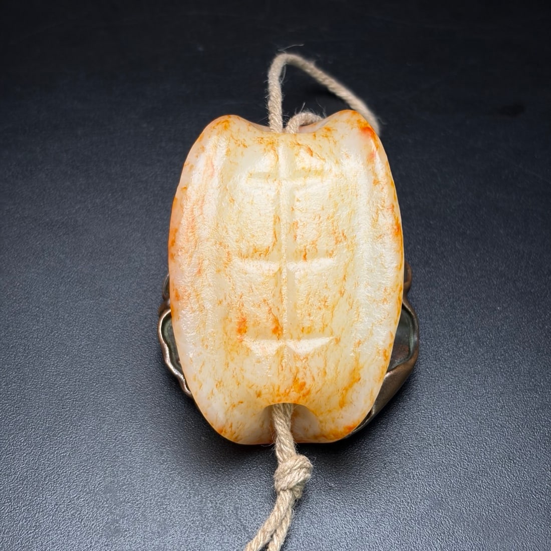 An Exquisite White Jade Turtle shell-Shaped Pendant - 2