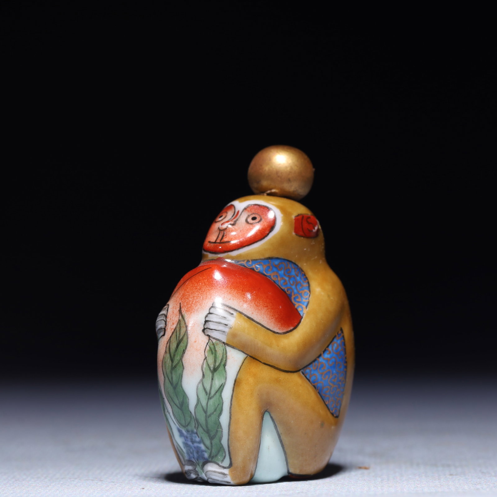 An Exquisite Famille-Rose Monkey Snuff Bottle - 2
