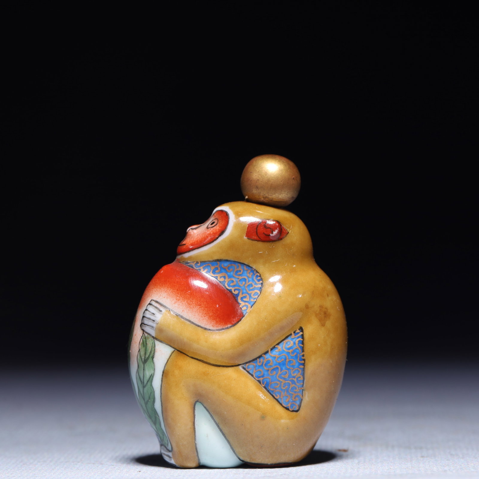 An Exquisite Famille-Rose Monkey Snuff Bottle - 3