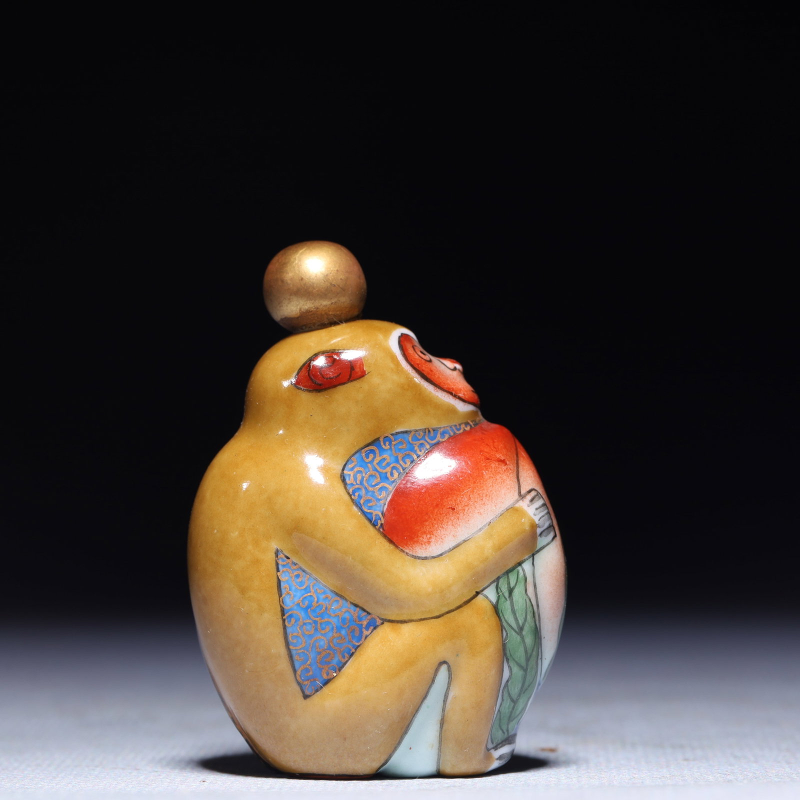 An Exquisite Famille-Rose Monkey Snuff Bottle - 4
