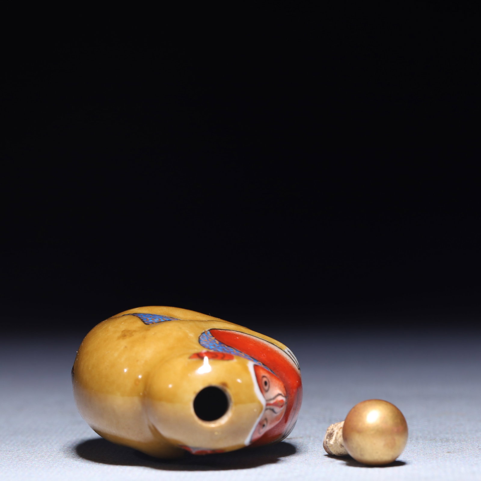 An Exquisite Famille-Rose Monkey Snuff Bottle - 6