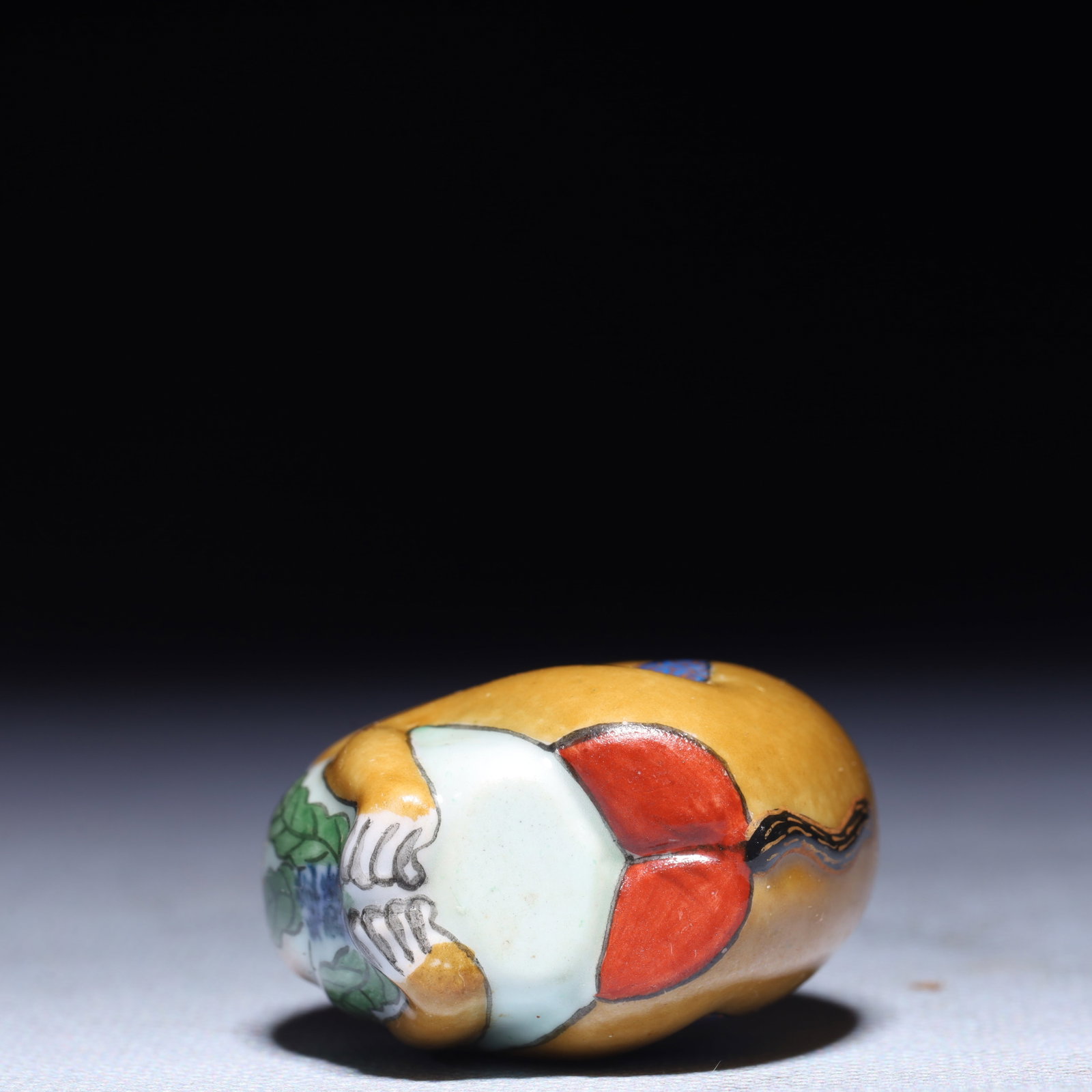 An Exquisite Famille-Rose Monkey Snuff Bottle - 7