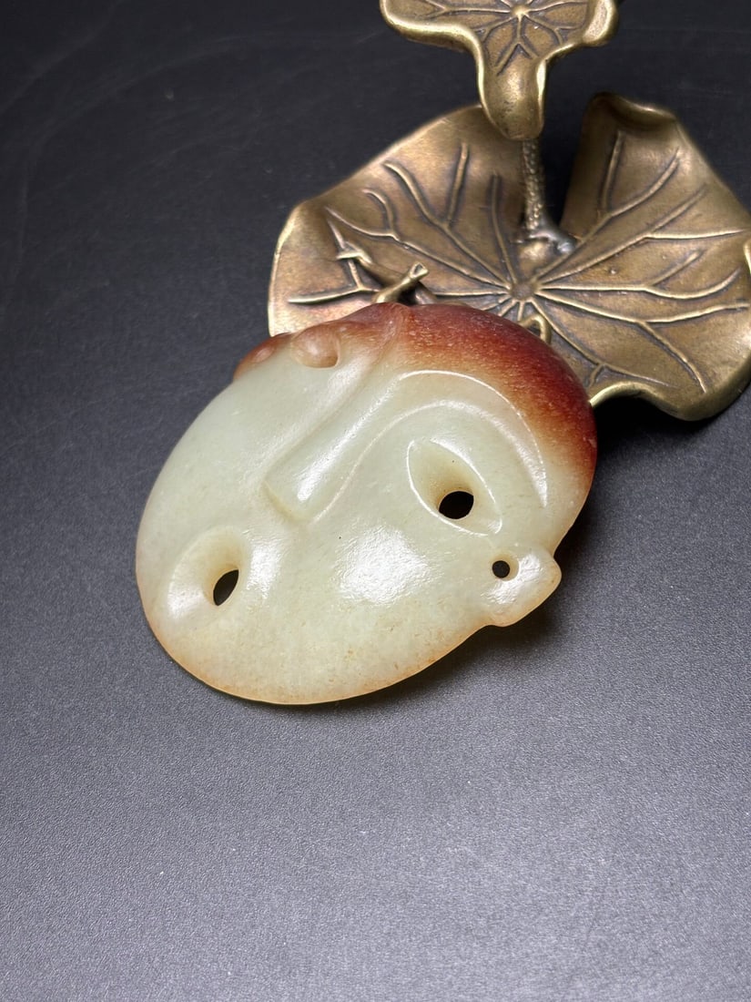 An Exquisite White Jade Mask - 3