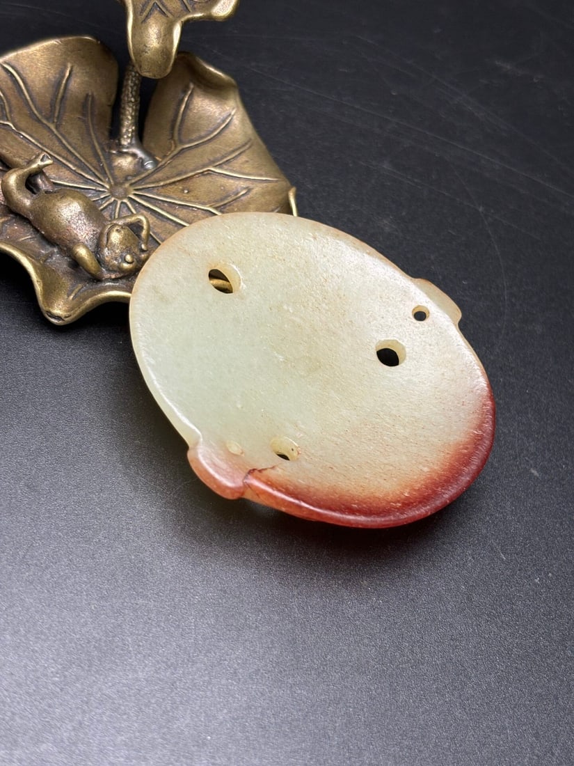 An Exquisite White Jade Mask - 4