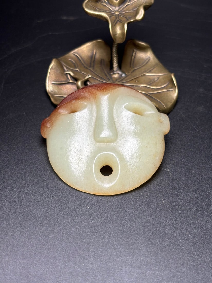 An Exquisite White Jade Mask - 7