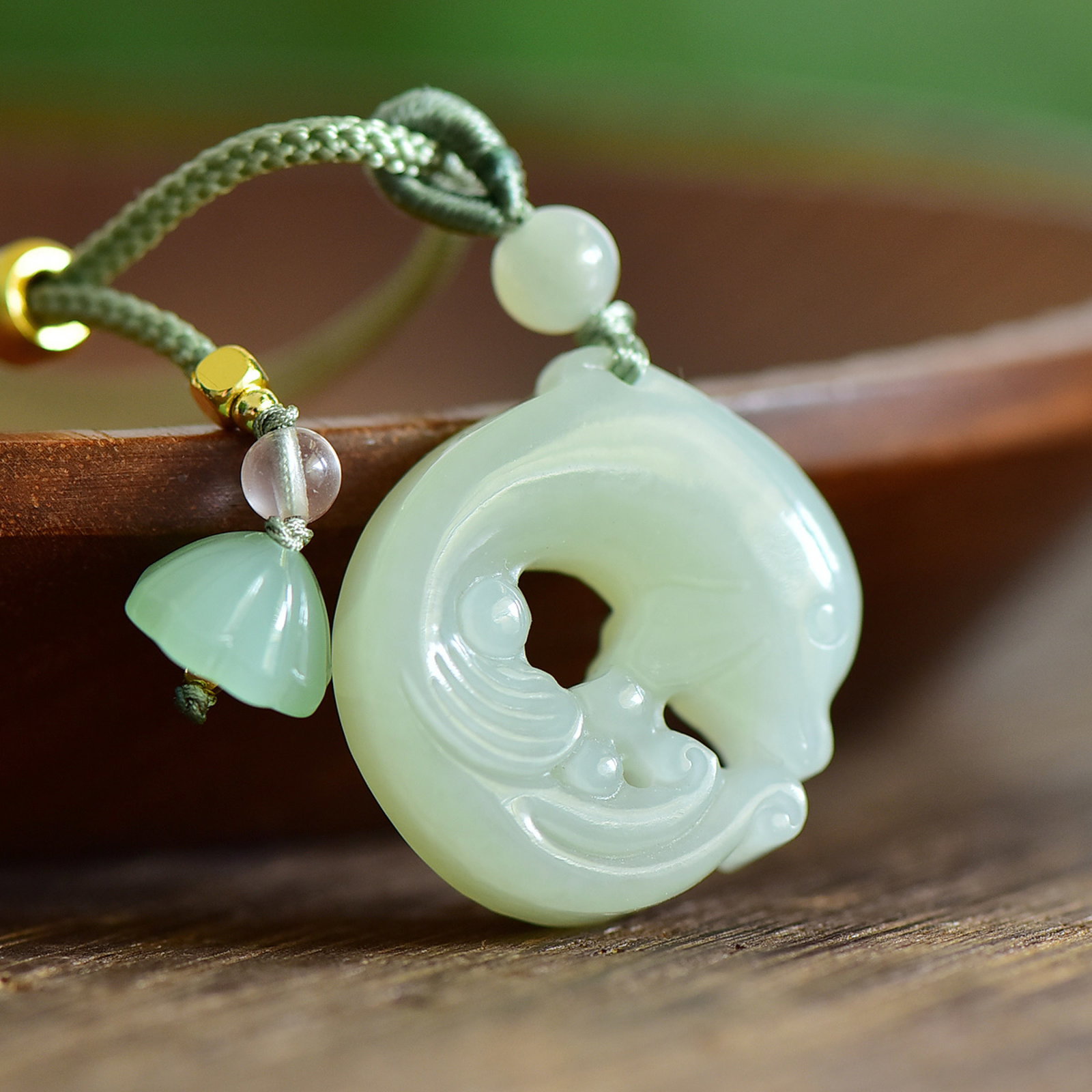 An Exquisite White Jade Dolphin Pendant - 3
