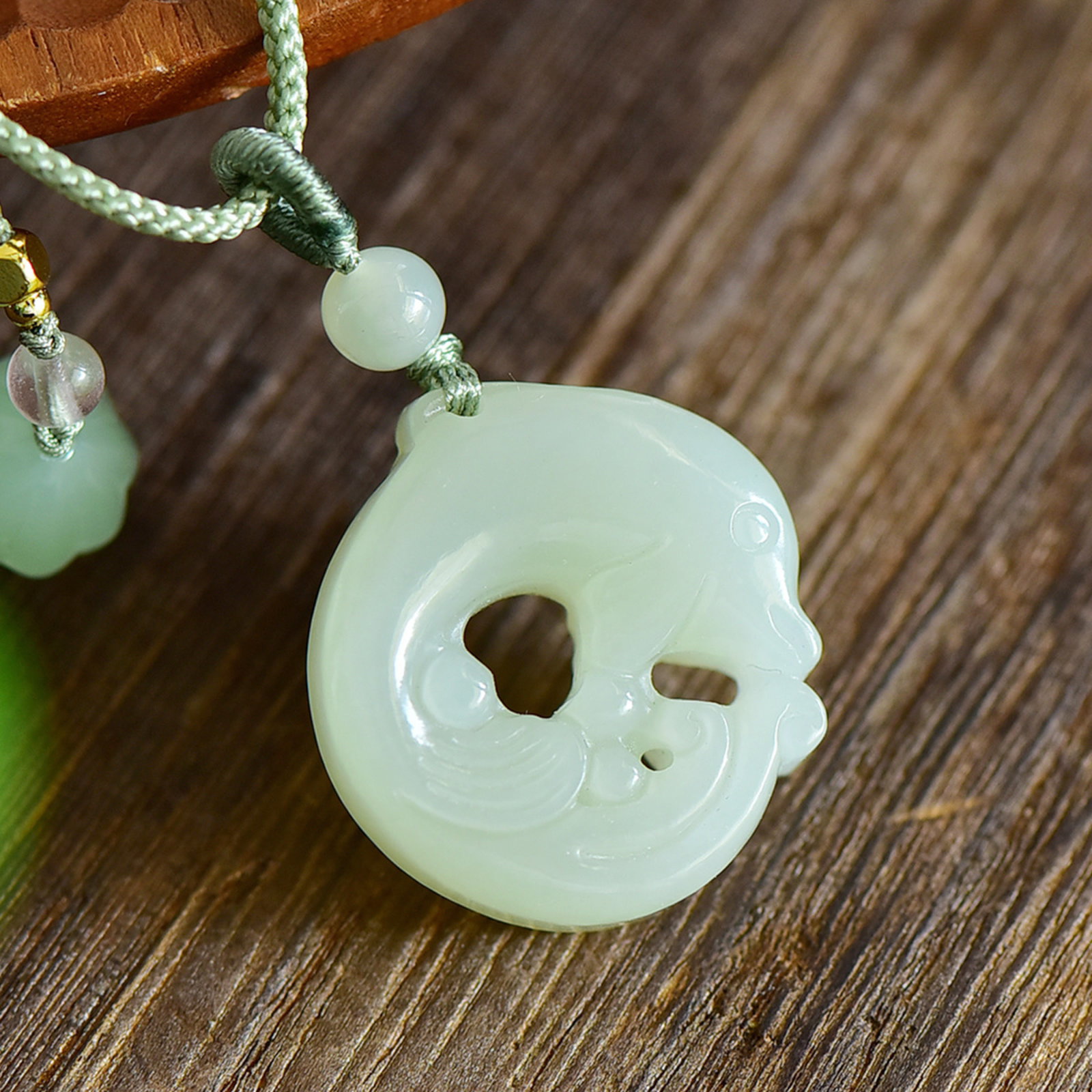 An Exquisite White Jade Dolphin Pendant - 4