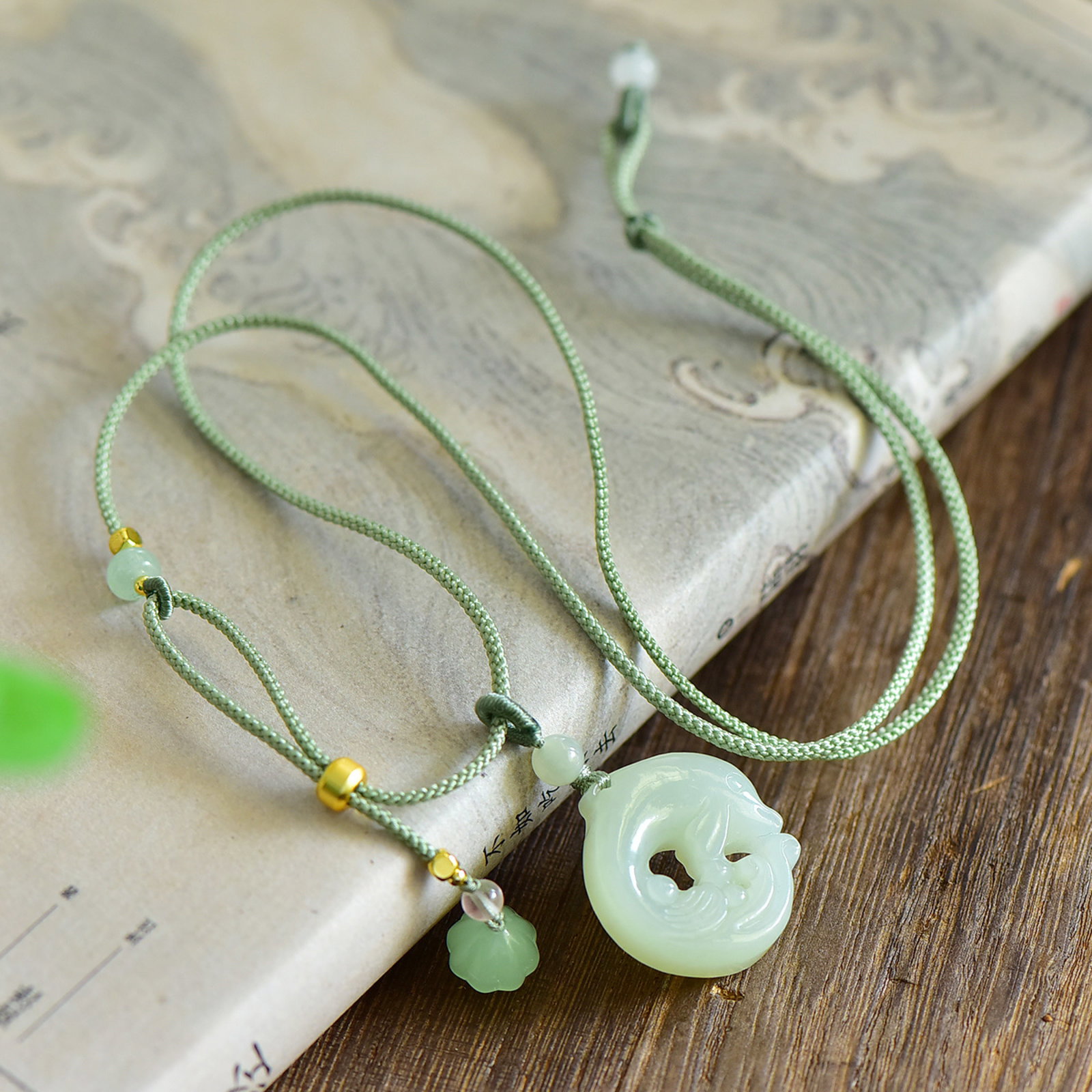 An Exquisite White Jade Dolphin Pendant - 5