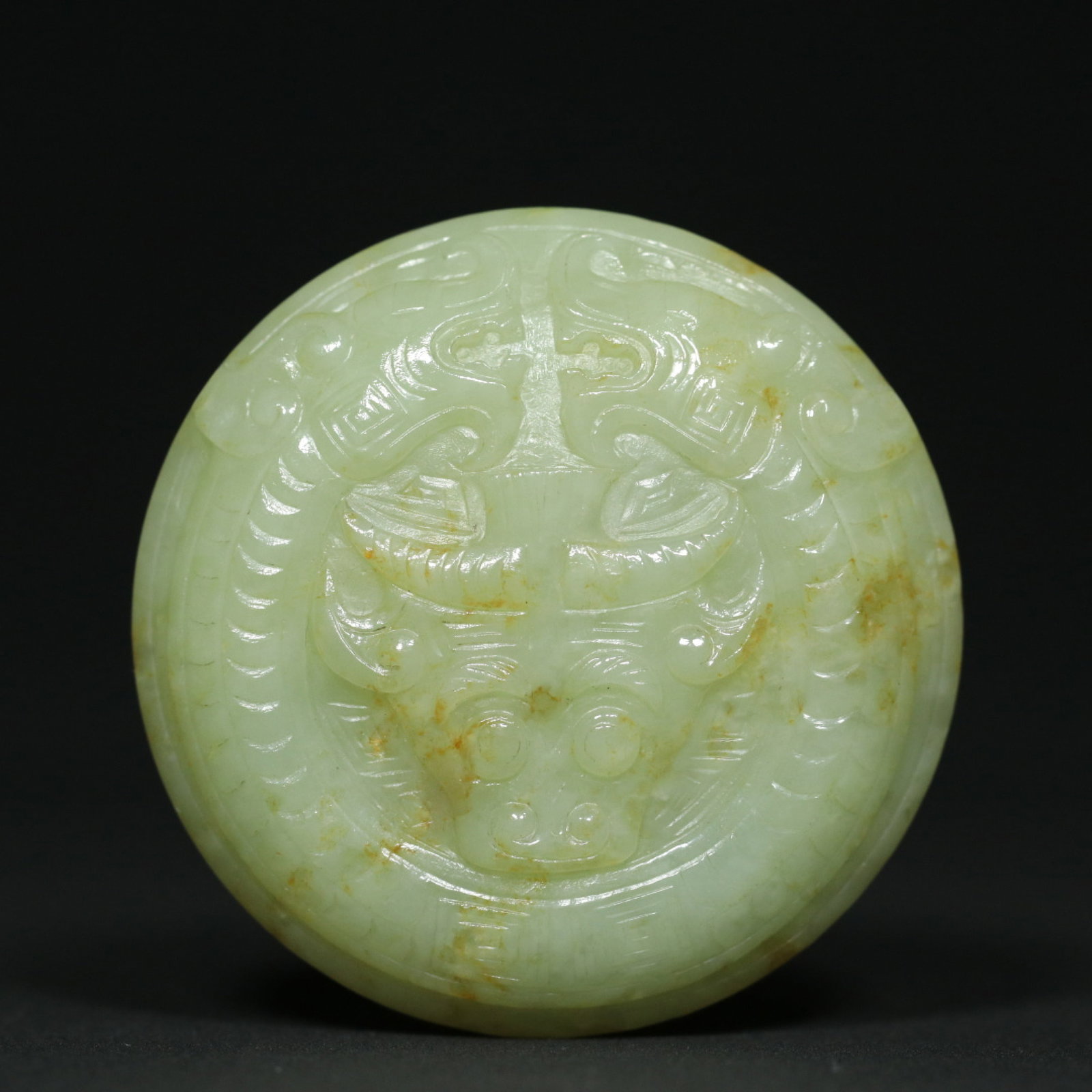 An Exquisite White Jade Buffalo-head Dragon Pattern Belt buckle: An Exquisite White Jade Buffalo-head Dragon Pattern Belt buckle,Qing Dynasty,China,Size:2.2inx0.8in,Weight:62.2g 白玉牛首龙纹腰带扣,中ࢲ