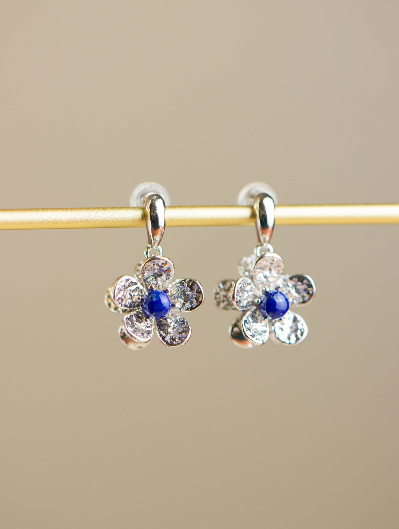 A Pair of Exquisite Sterling Silver Inlaid Lapis Lazuli Earrings: A Pair of Exquisite Sterling Silver Inlaid Lapis Lazuli Earrings 一对纯银镶青金石耳环