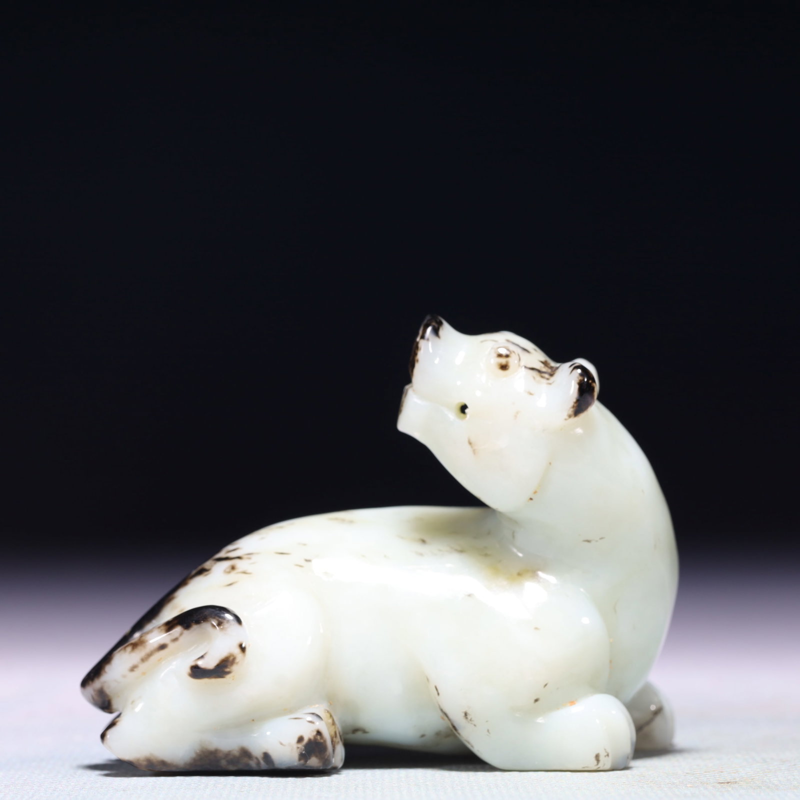 An Exquisite White Jade Bear Ornament: An Exquisite White Jade Bear Ornament,Qing Dynasty,China,Size:3.1inx1.6inx2.4in,Weight:215.7g 白玉熊摆件,中国清代