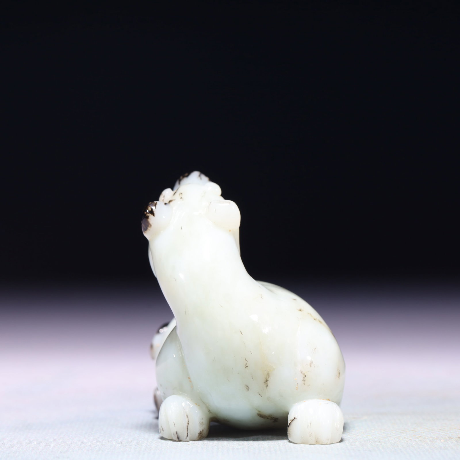 An Exquisite White Jade Bear Ornament - 3