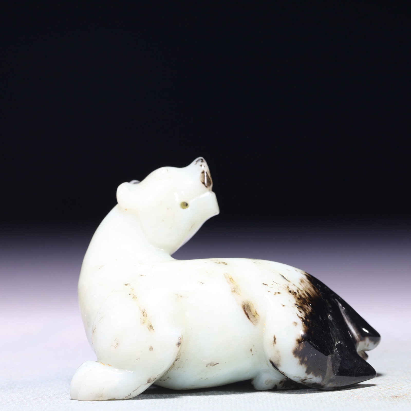 An Exquisite White Jade Bear Ornament - 5