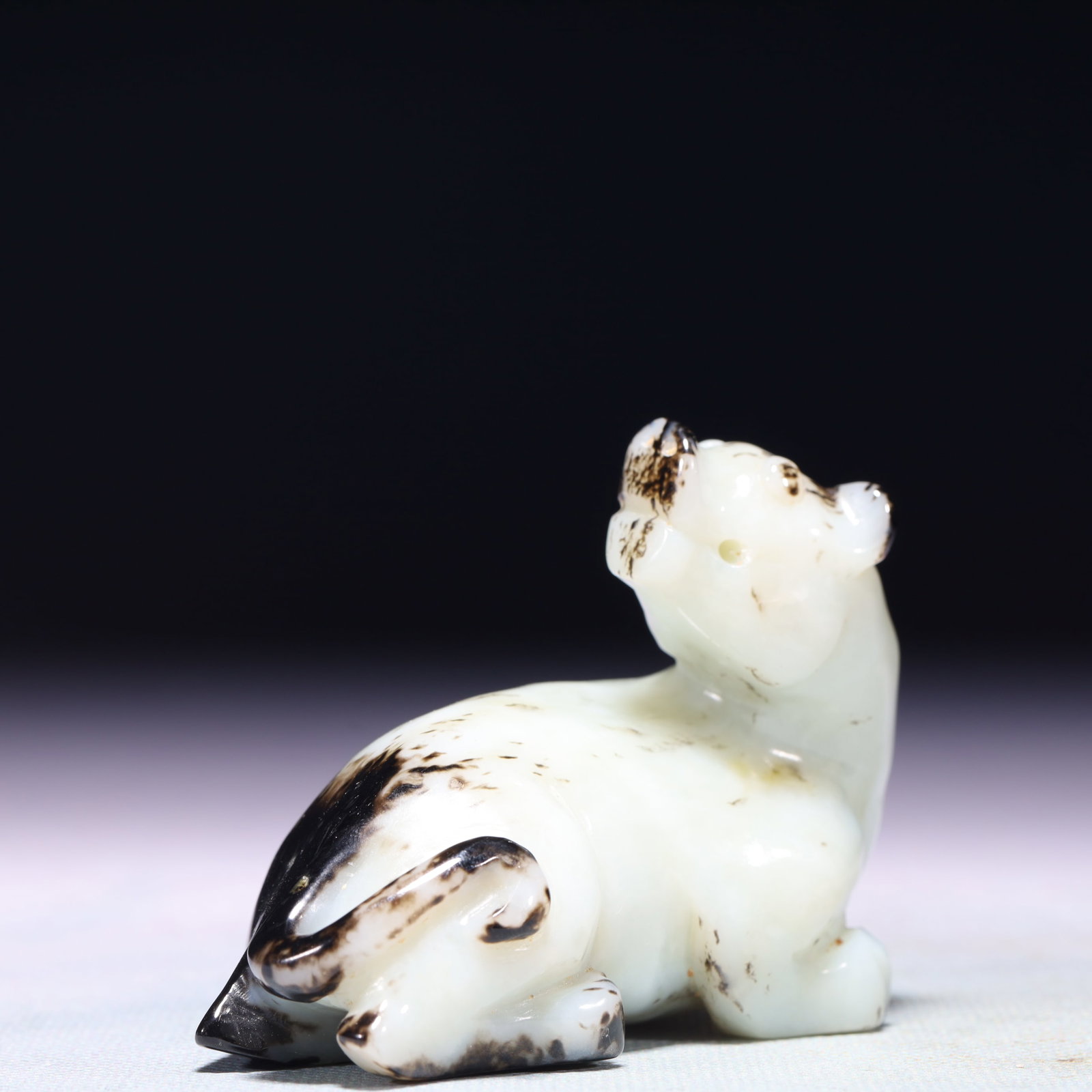 An Exquisite White Jade Bear Ornament - 7