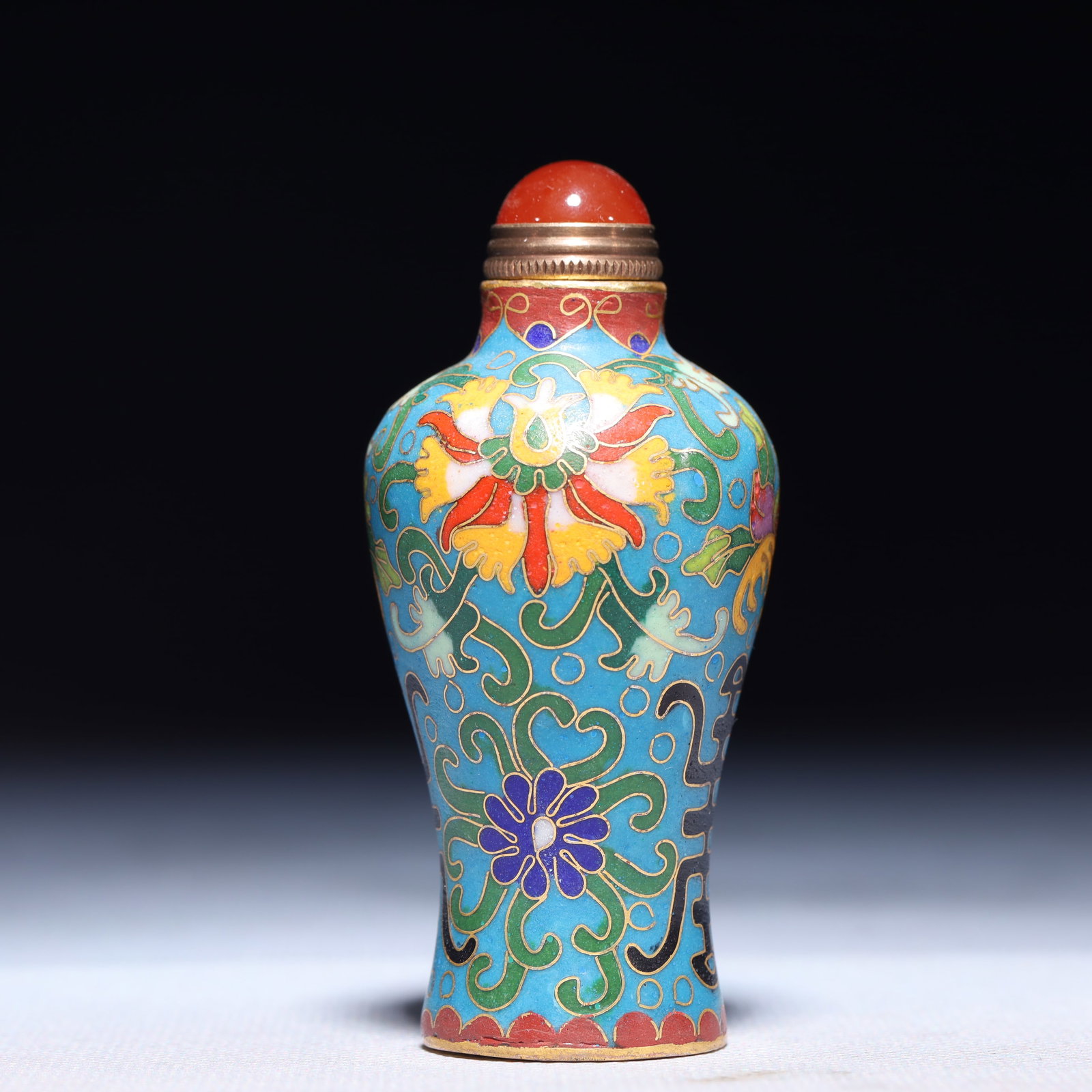 An Exquisite Cloisonne Lotus Pattern Snuff Bottle: An Exquisite Cloisonne Lotus Pattern Snuff Bottle,Qing Dynasty,China,Size:1.4inx3.1in,Weight:63.4g 景泰蓝缠枝莲纹鼻烟壶,中国