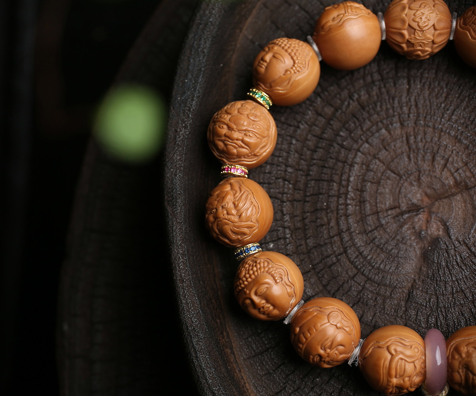 An Exquisite Walnut Buddha-Face Pattern Bracelets - 5