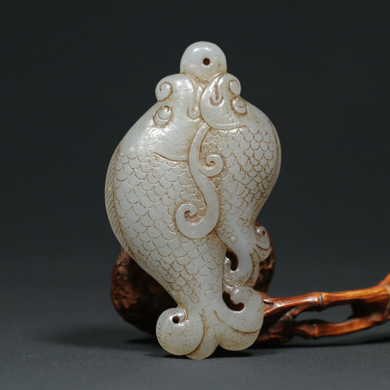 An Exquisite White Jade Fish Pendant - 2