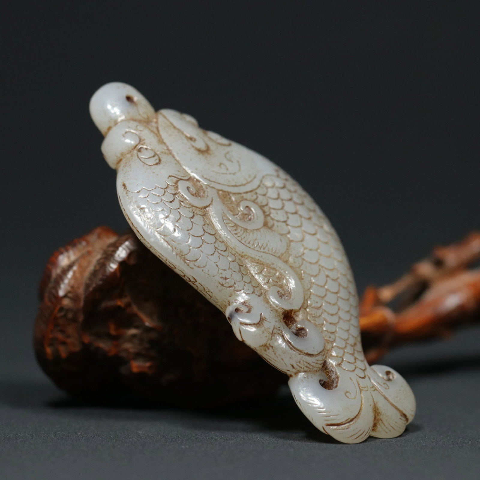 An Exquisite White Jade Fish Pendant - 3