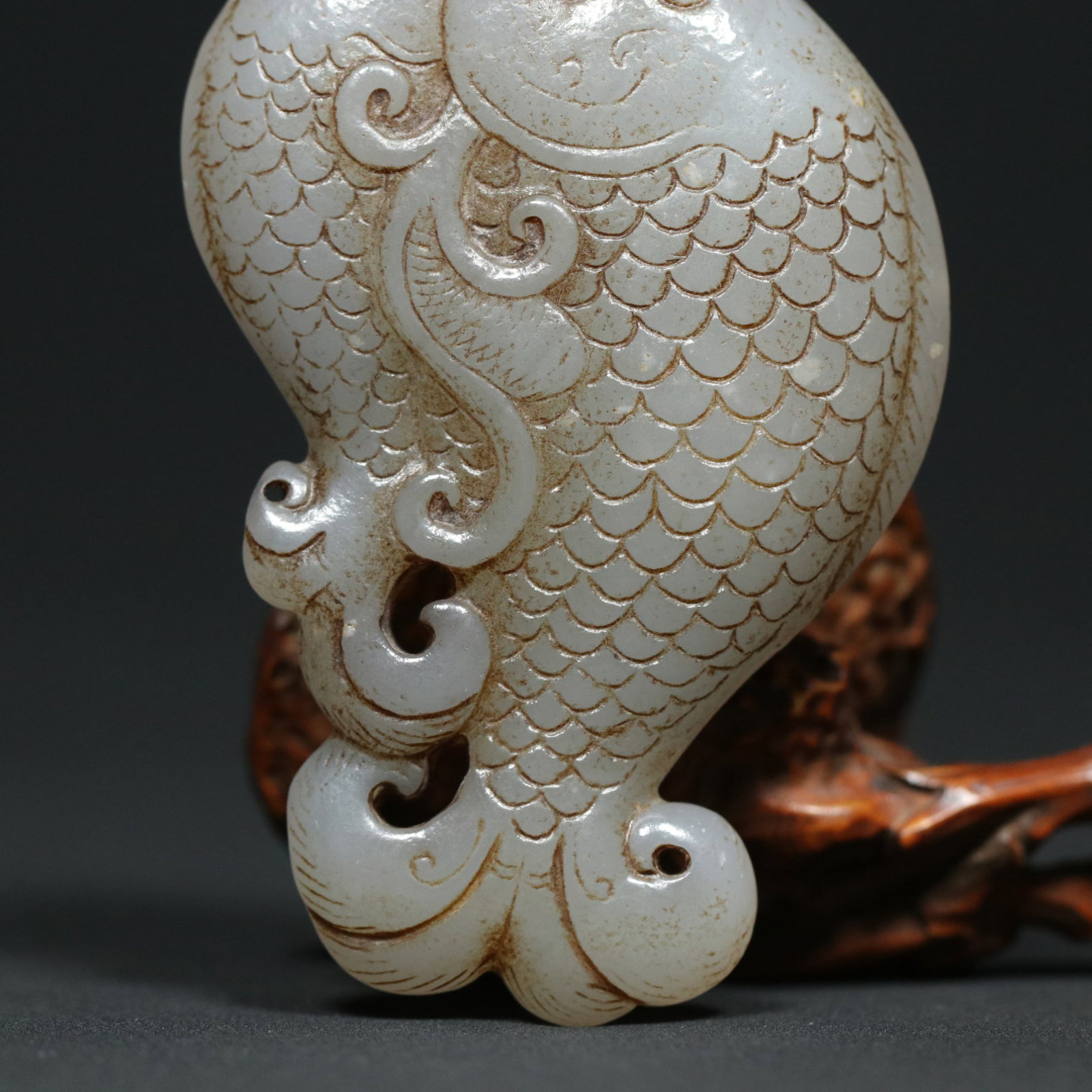 An Exquisite White Jade Fish Pendant - 7