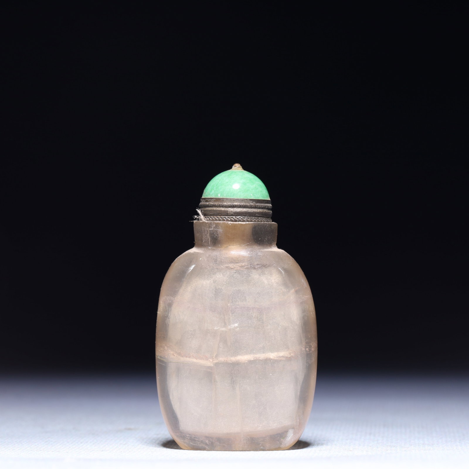 An Exquisite Agate Snuff Bottle: An Exquisite Agate Snuff Bottle,Qing Dynasty,China,Size:1.4inx0.8inx2.6in,Weight:75.4g 玛瑙鼻烟壶,中国清代