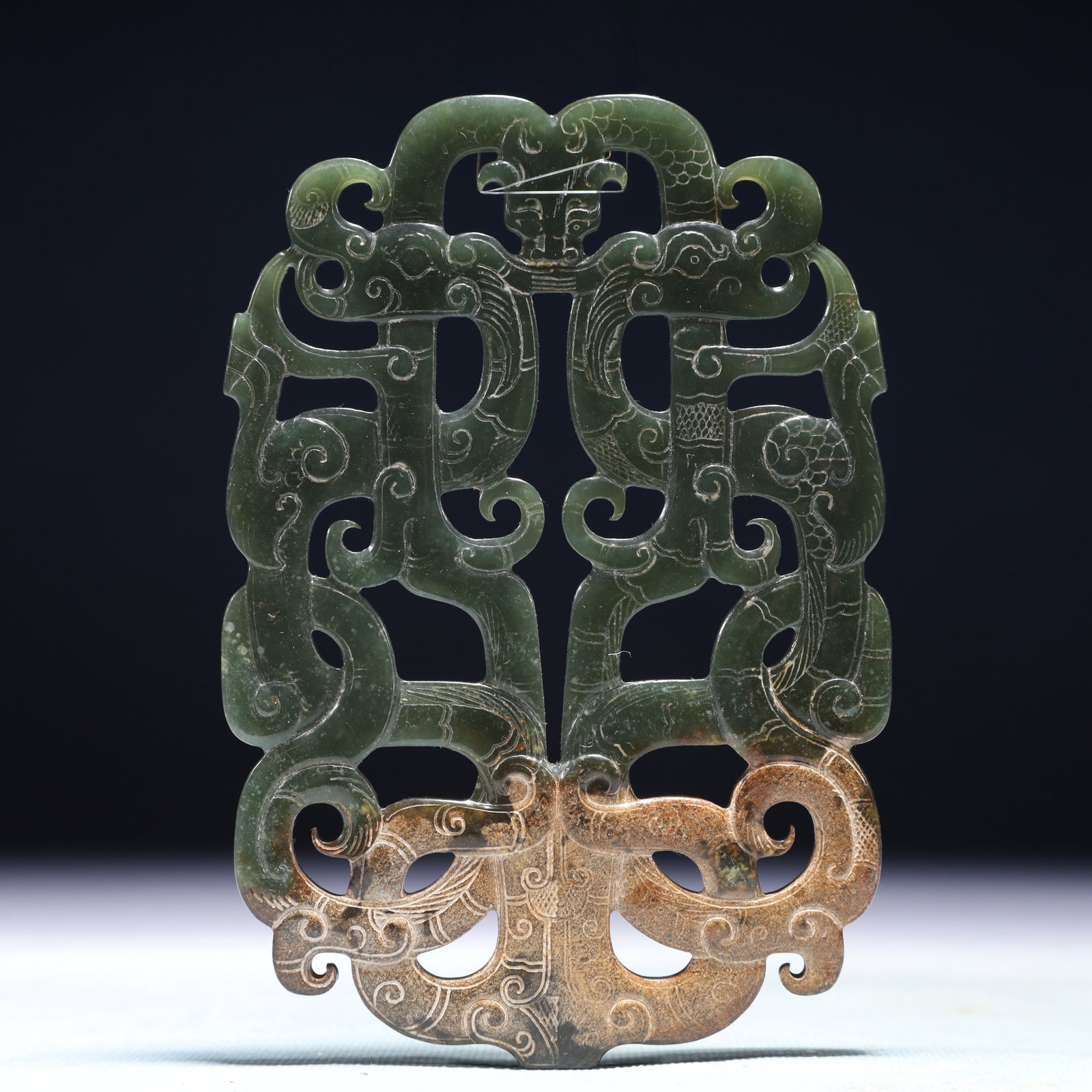 An Exquisite Jasper Dragon Pattern Pendant: An Exquisite Jasper Dragon Pattern Pendant,Qing Dynasty,China,Size:3.7inx5.3in,Weight:156.9g 碧玉龙纹挂件,中国清代