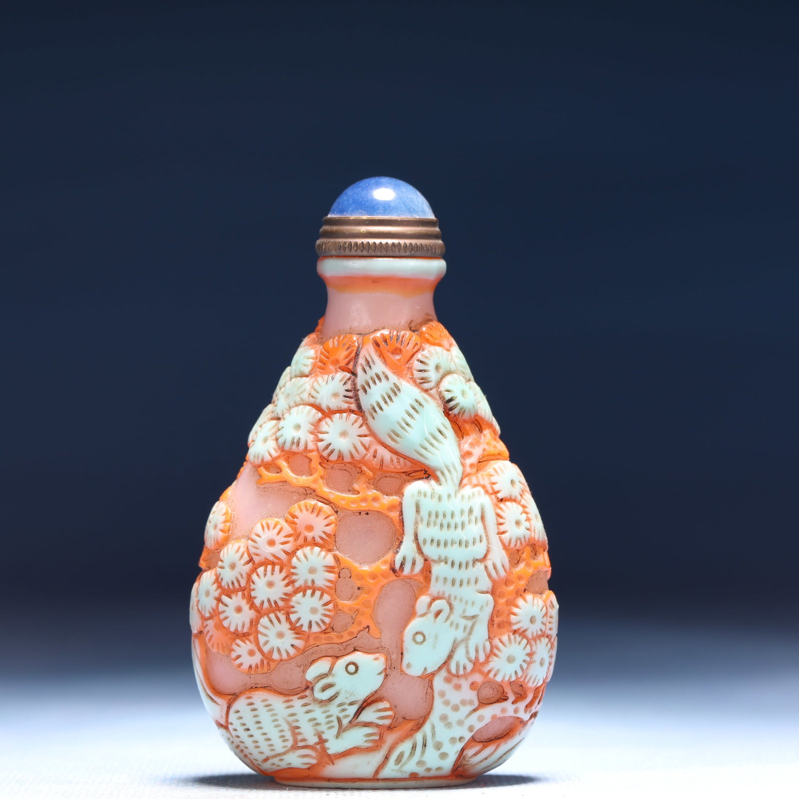 An Exquisite Glass Pine and Crane Pattern Snuff Bottle: An Exquisite Glass Pine and Crane Pattern Snuff Bottle,Qing Dynasty,China,Daoguang Four-character Mark,Size:2inx0.8inx3.1in,Weight:67g 琉璃松鹤纹鼻烟壶,
