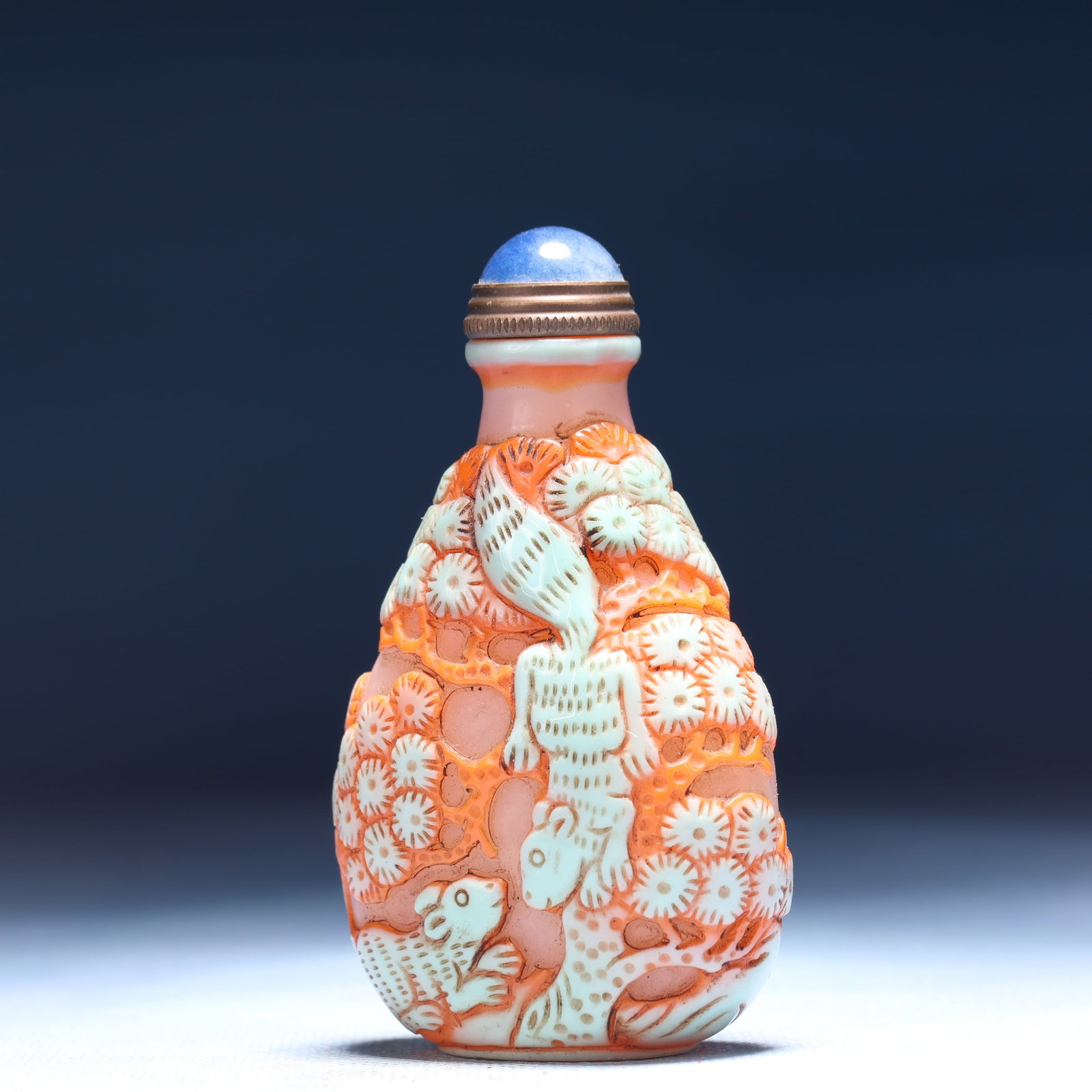 An Exquisite Glass Pine and Crane Pattern Snuff Bottle - 2