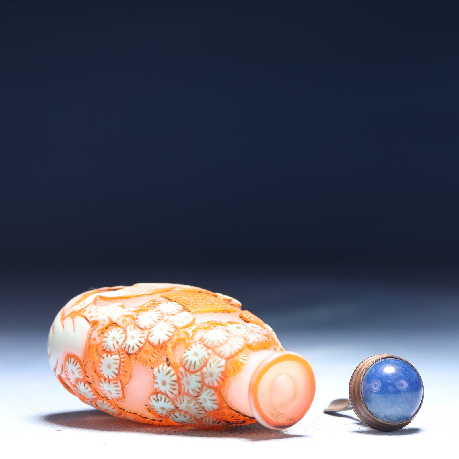 An Exquisite Glass Pine and Crane Pattern Snuff Bottle - 7