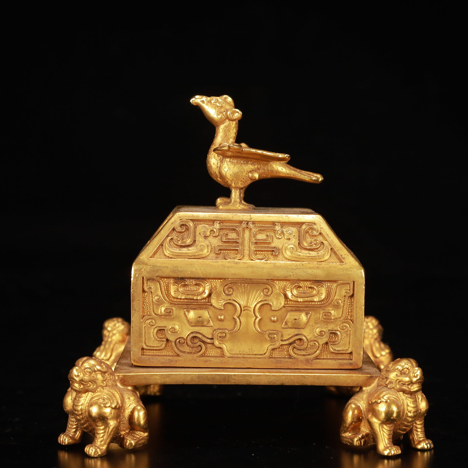 An Exquisite Gilt Bronze Auspicious Beast Seals: An Exquisite Gilt Bronze Auspicious Beast Seals,Qing Dynasty, China,Size:4.3inx3.9in,Weight:1200g