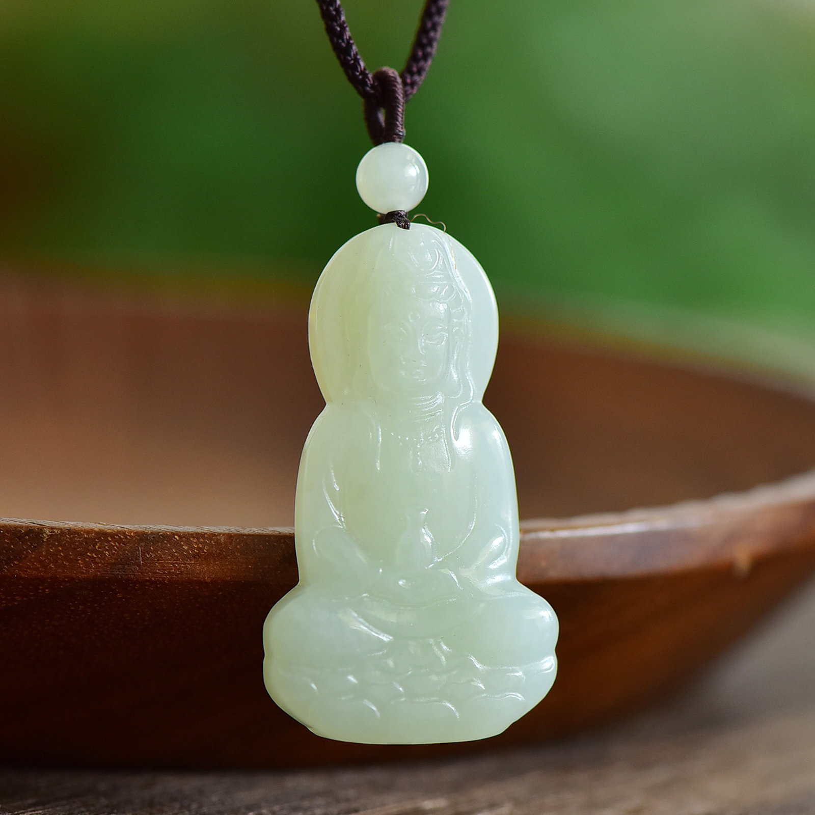 An Exquisite White Jade Avalokitesvara Pendant: An Exquisite White Jade Avalokitesvara Pendant,Size:44mmx25mm 寓意:吉祥 大慈大悲 普度众生