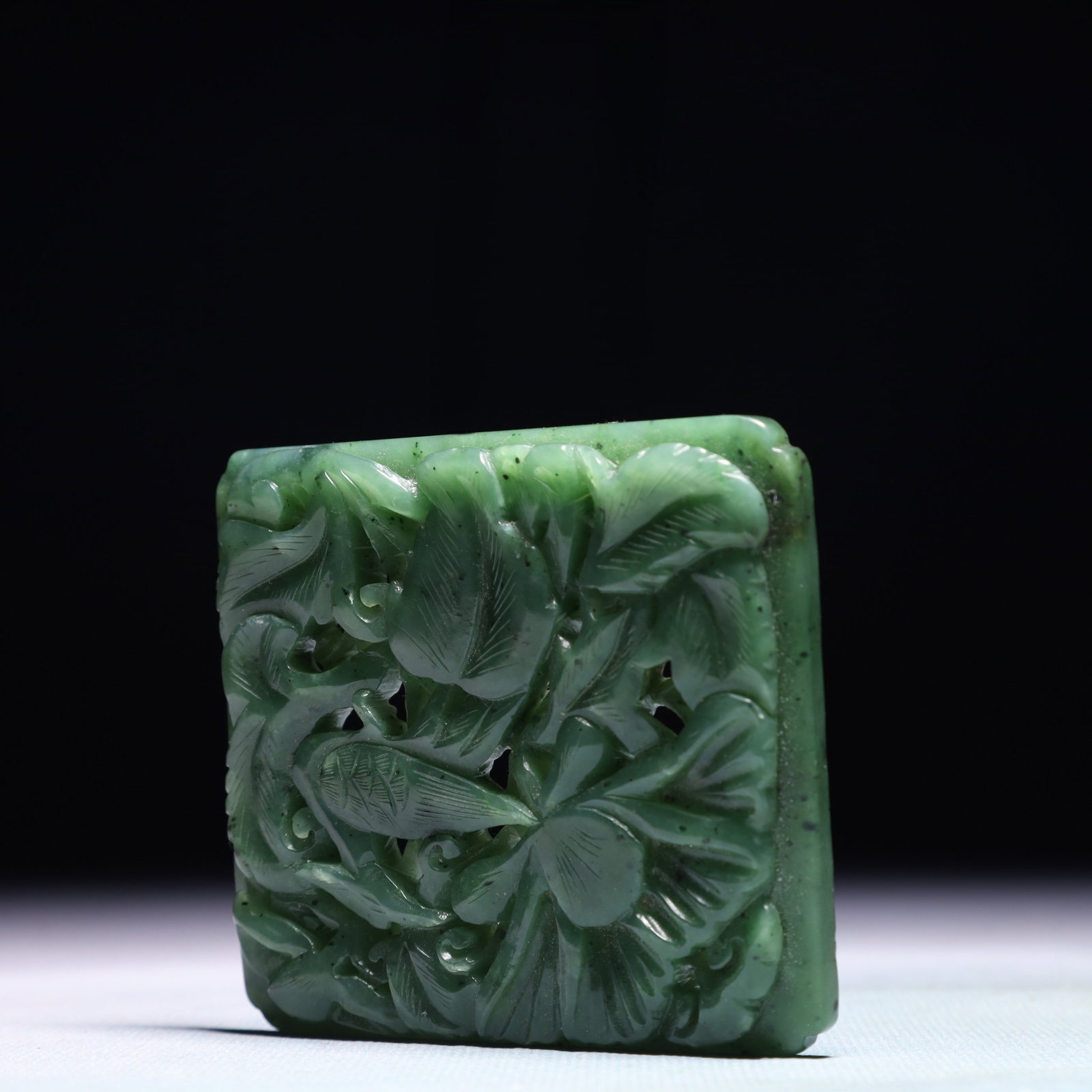 An Exquisite Jasper Flower Pattern Pendant - 2