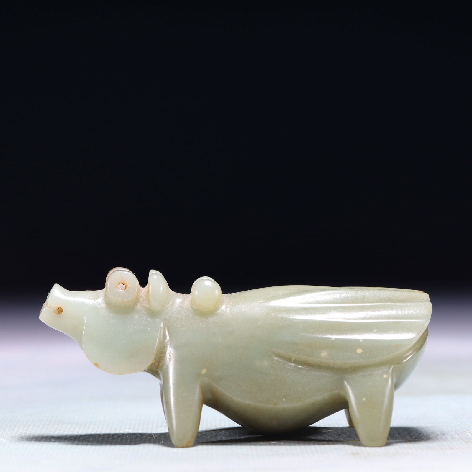 An Exquisite Green Jade Beast Ornament: An Exquisite Green Jade Beast Ornament,Qing Dynasty,China,Size:3.5inx1.6inx1.4in,Weight:164.9g 青玉兽摆件,中国清代