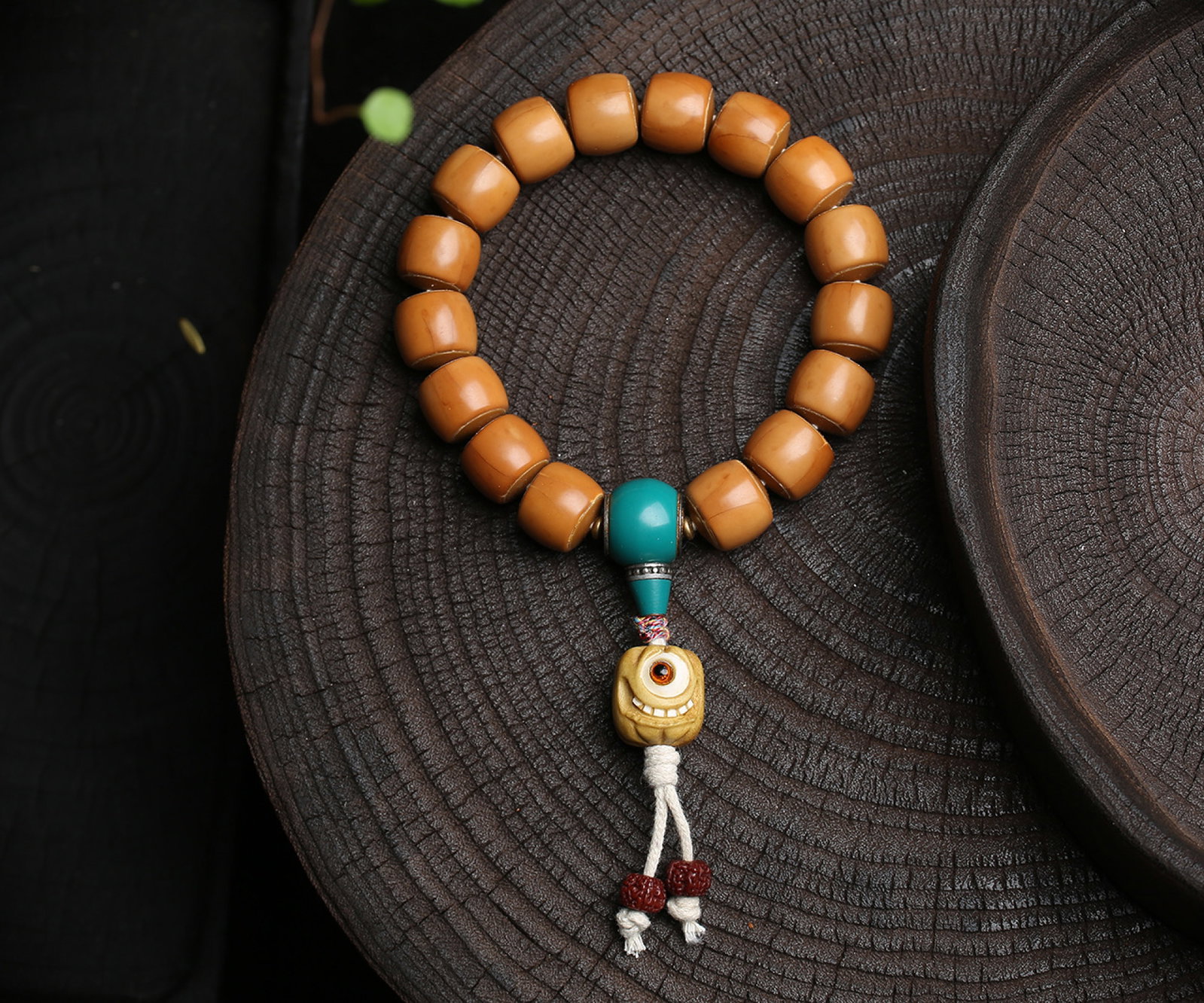 An Exquisite Olive Pit Bracelets: An Exquisite Olive Pit Bracelets,Size:16mm,Weight:56g 橄榄核手串