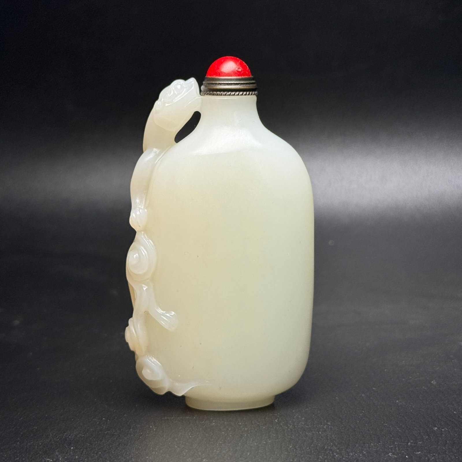 An Exquisite White Jade Dragon Pattern Snuff Bottle - 2