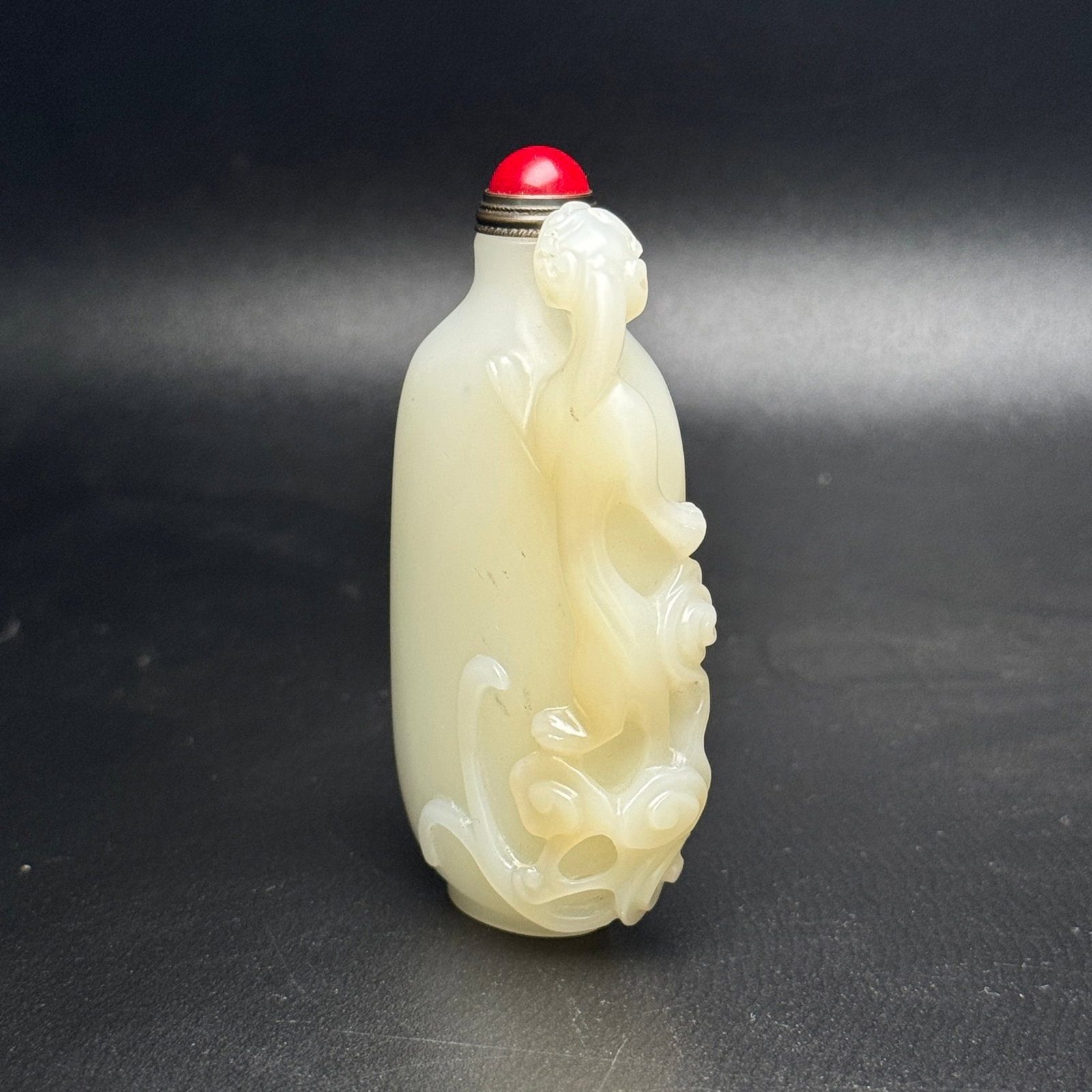 An Exquisite White Jade Dragon Pattern Snuff Bottle - 3