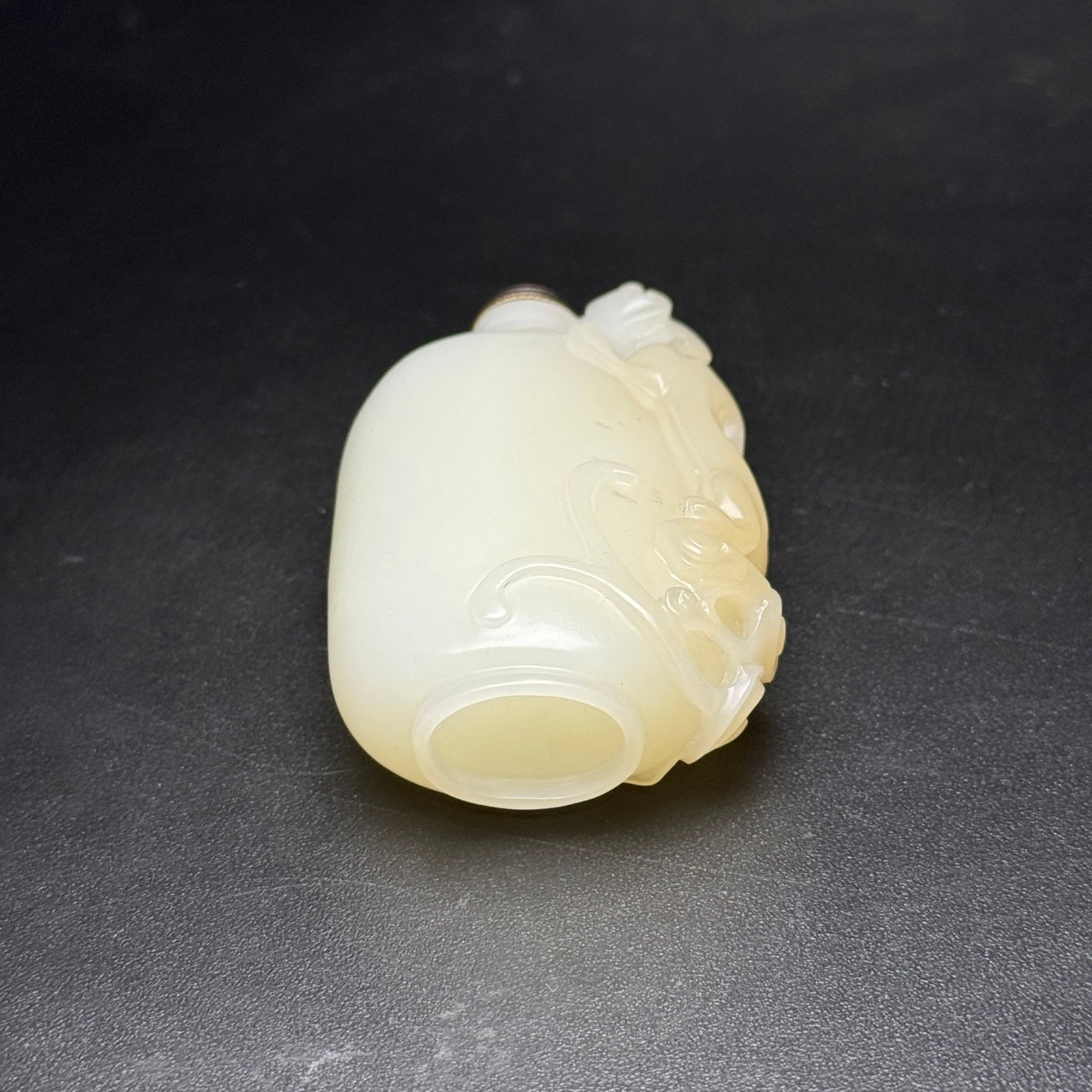 An Exquisite White Jade Dragon Pattern Snuff Bottle - 6