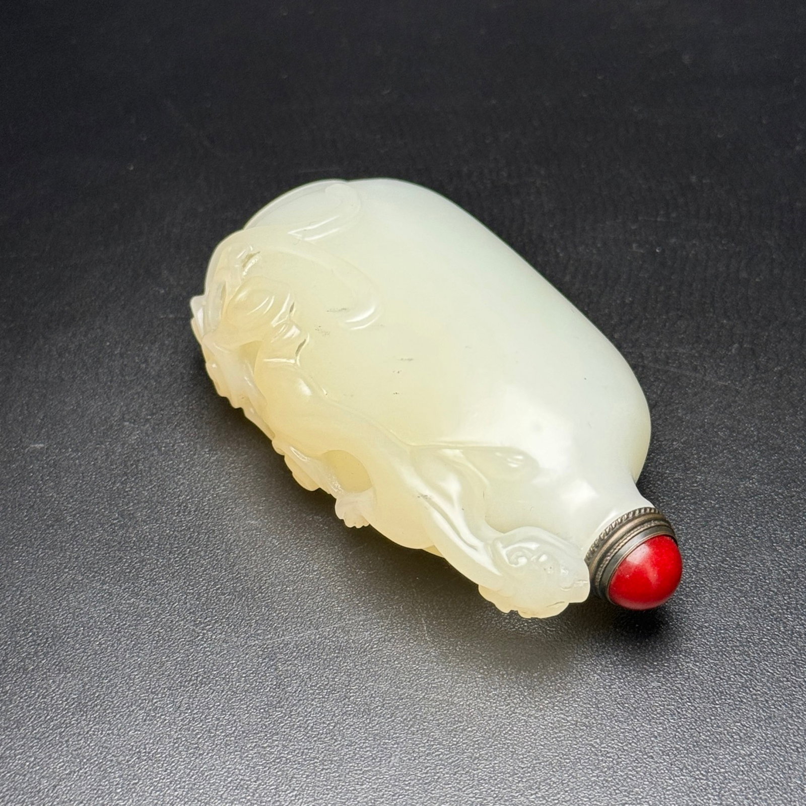 An Exquisite White Jade Dragon Pattern Snuff Bottle - 7